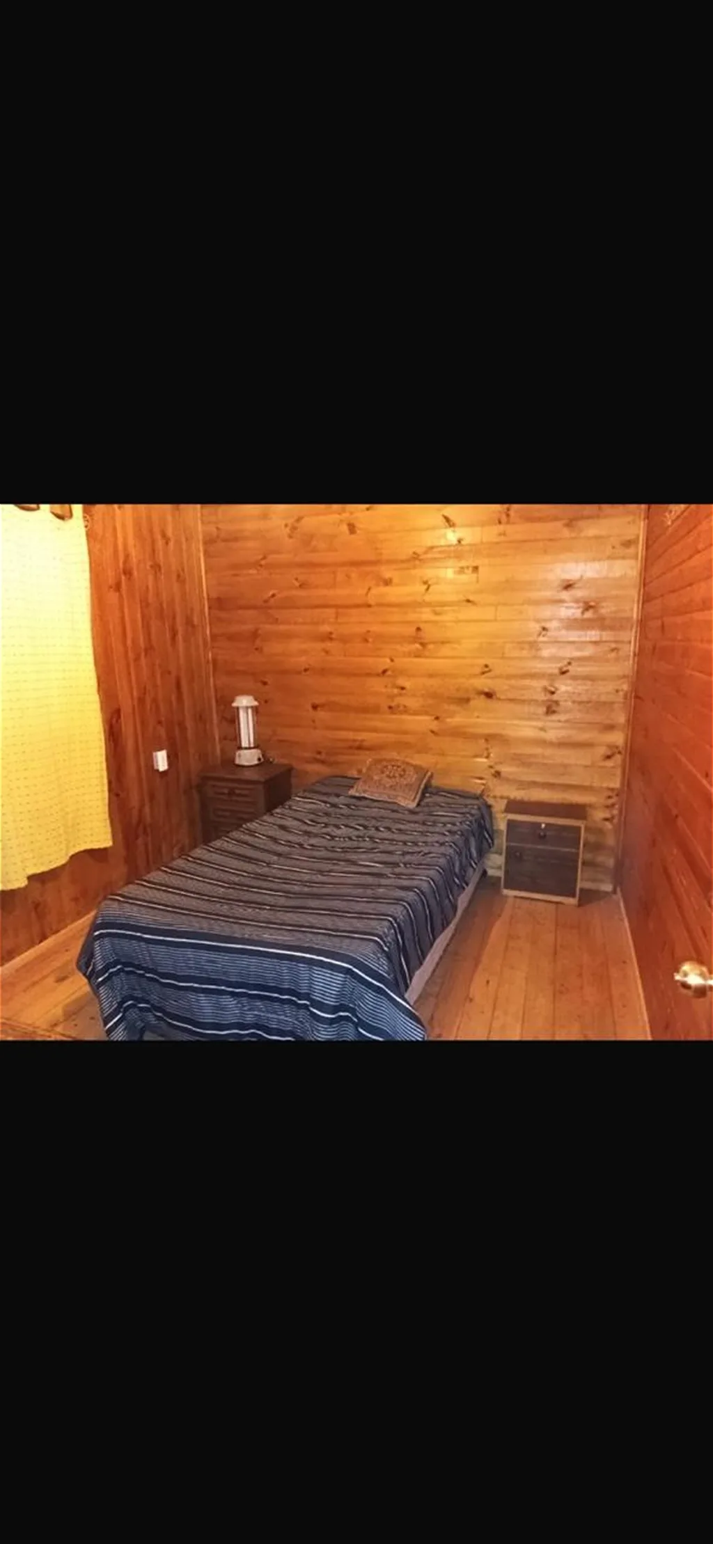 Dormitorio de la propiedad — cama individual